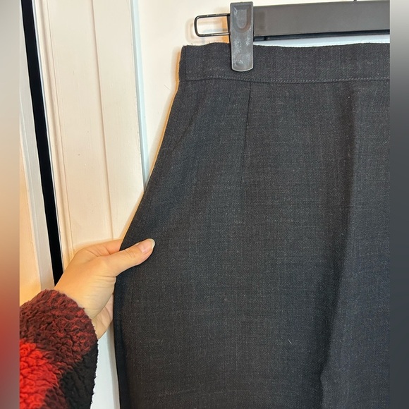 Giorgio Armani Classic Black Wool Pencil Skirt - Picture 6 of 6